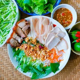 Hình ảnh Combo bún mắm nêm thịt luộc - tai heo - heo quay - 1 pepsi 390ml k tẩy đá 