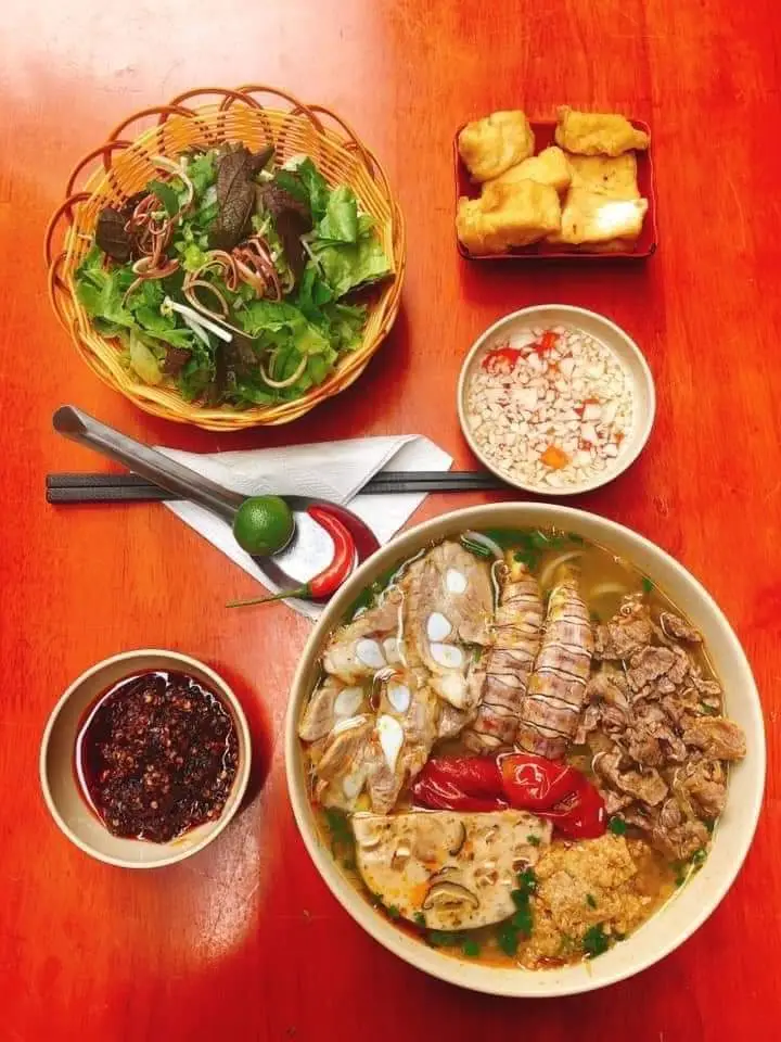 Hình ảnh Bún riêu đầy đủ