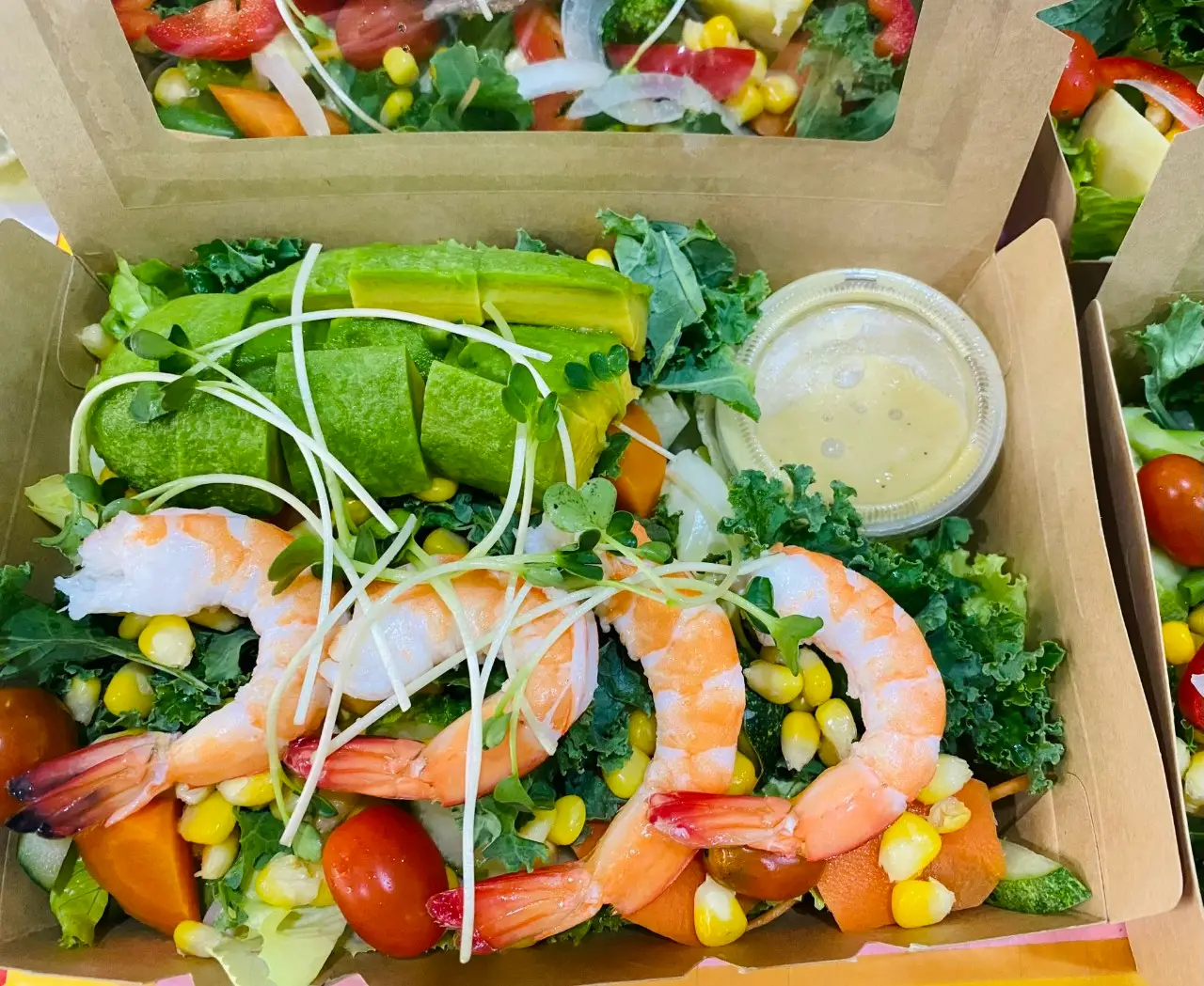 Hình ảnh Salad Tôm mix bơ trái