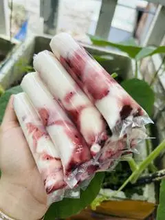 Hình ảnh Sữa chua túi vị Việt Quất
