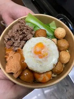 Hình ảnh Mì Trộn Indomie Đặc Biệt Full Topping Tặng 1 Ly CoCa Mát Lạnh