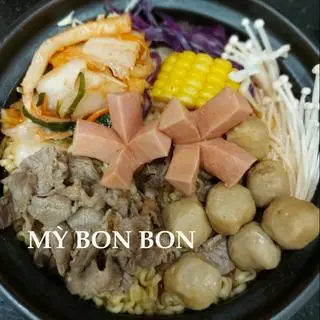 Hình ảnh Mì kim chi mix bò viên xúc xích