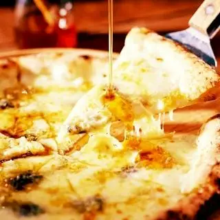 Hình ảnh pizza phô mai mật ong