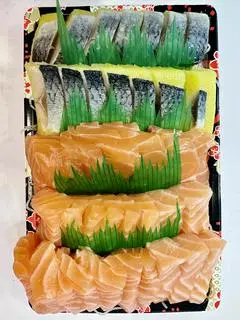 Hình ảnh Sashimi set 1 - 300gr cá hồi - 1 thanh cá trích