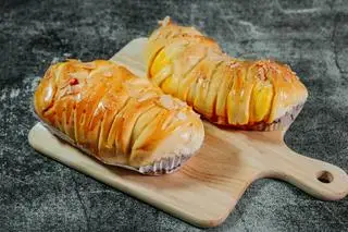 Hình ảnh bánh mỳ kem trứng muối