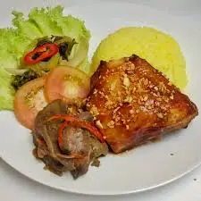 Hình ảnh CƠM CHIÊN _MÁ ĐÙI SỐT MẮM TỎI