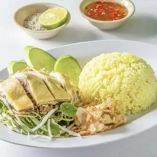 Hình ảnh Cơm Gà Đồi Chặt Lá Chanh (Gà đồi Ban Mê dai dai, ngọt thịt, đậm hương vị Tây Nguyên)