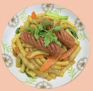 Hình ảnh Nui xào xúc xích - 2 cây
