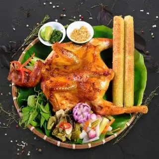Hình ảnh Combo 1 gà nướng mọi da giòn - 2 cơm lam