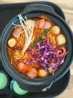 Hình ảnh Mì Cay Xúc Xích Cá Viên 