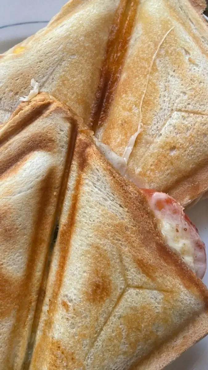 Hình ảnh Sandwich bơ mặn