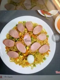 Hình ảnh Mỳ trộn xúc xích