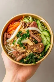 Hình ảnh Bún Thịt xào rau sống