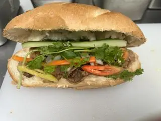 Hình ảnh Bánh mì sườn non chay