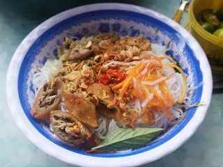 Hình ảnh bún thịt xào bò & chả giò (sau 4h chiều bán)