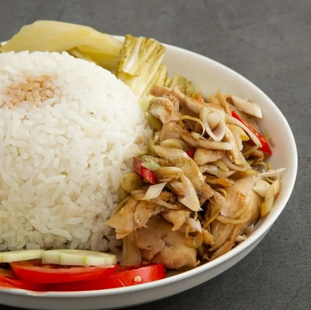 Hình ảnh Cơm Gà Xào Sả Ớt - Tặng Kèm Sâm Dứa