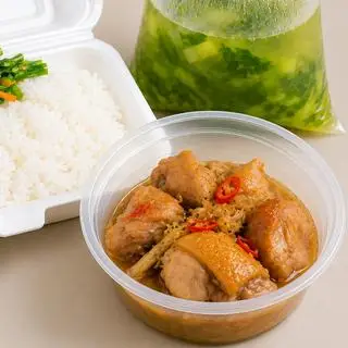 Hình ảnh Cơm gà kho sả ớt