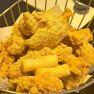 Hình ảnh Gà lắc phô mai nửa con - 뿌링클 치킨 반마리 - K