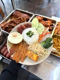 Hình ảnh Cơm tấm sườn cốt lết biệt