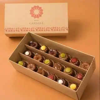 Hình ảnh Hộp 18 bánh nhỏ