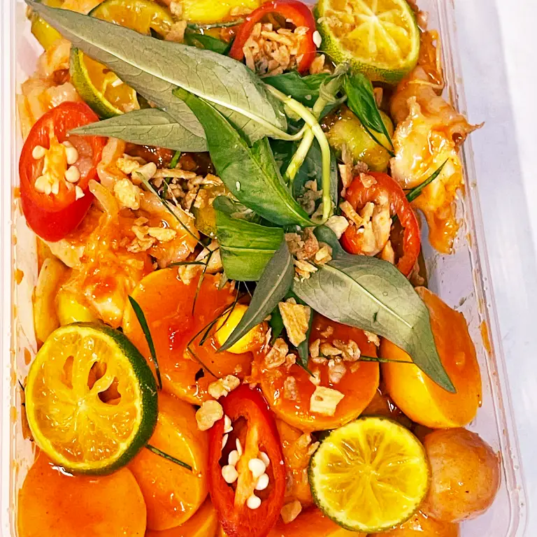 Hình ảnh Trứng gà non sốt thái mix chân gà ( phần lớn )
