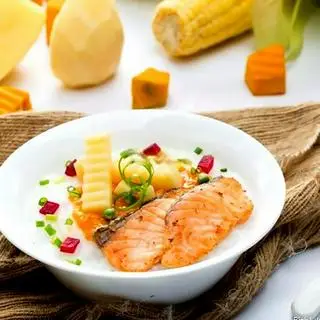 Hình ảnh Cháo cá hồi sốt gấc