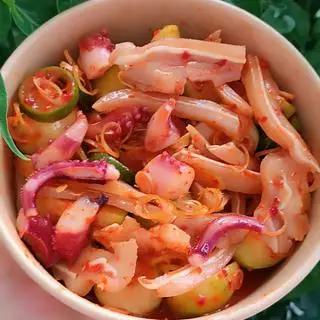 Hình ảnh Tai heo mix râu mực sốt thái