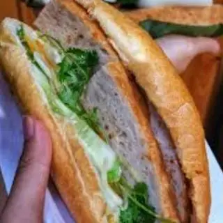 Hình ảnh Bánh Mỳ Chả Nóng 