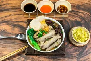 Hình ảnh Mì xá xíu, sườn (mì khô)