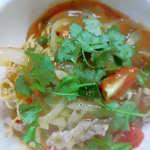 Hình ảnh Mì giòn thịt heo sốt tiêu xanh 
