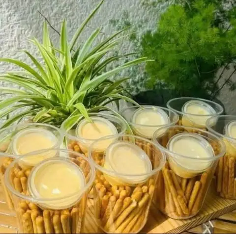 Hình ảnh Combo 2 Bánh Que + Tặng 1 Bánh Que