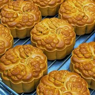 Hình ảnh Bánh Trung Thu Lá Dứa Trứng Muối