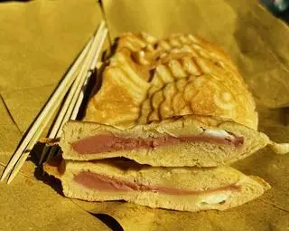 Hình ảnh Bánh cá xúc xích - phô mai
