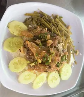Hình ảnh cơm ức gà chiên nước mắm