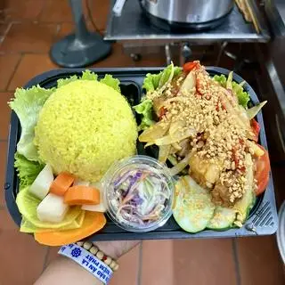 Hình ảnh cơm má đùi chiên mắm tỏi