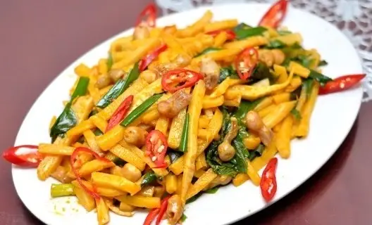 Hình ảnh TỦ VÀ ẾCH xào măng trúc
