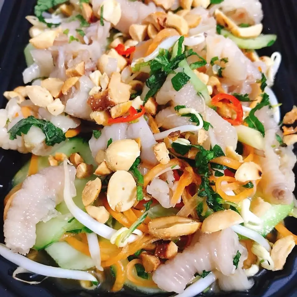 Hình ảnh Nộm/Gỏi Chân Gà Rút Xương (Xuất 2 - 4 Người Ăn)