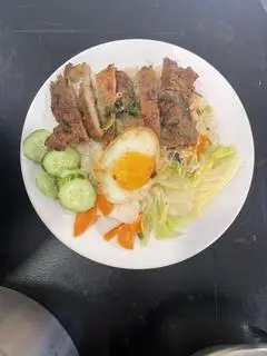 Hình ảnh Cơm tấm sườn - trứng ốp
