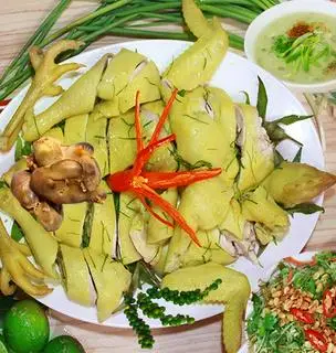 Hình ảnh Gà nguyên con chặt lá chanh
