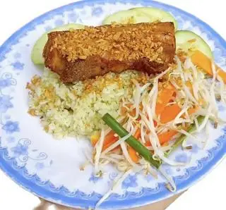 Hình ảnh cơm ba rọi chiên 
