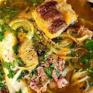 Hình ảnh Bún bò sườn bò thập cẩm