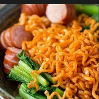 Hình ảnh Mì xào xúc xích