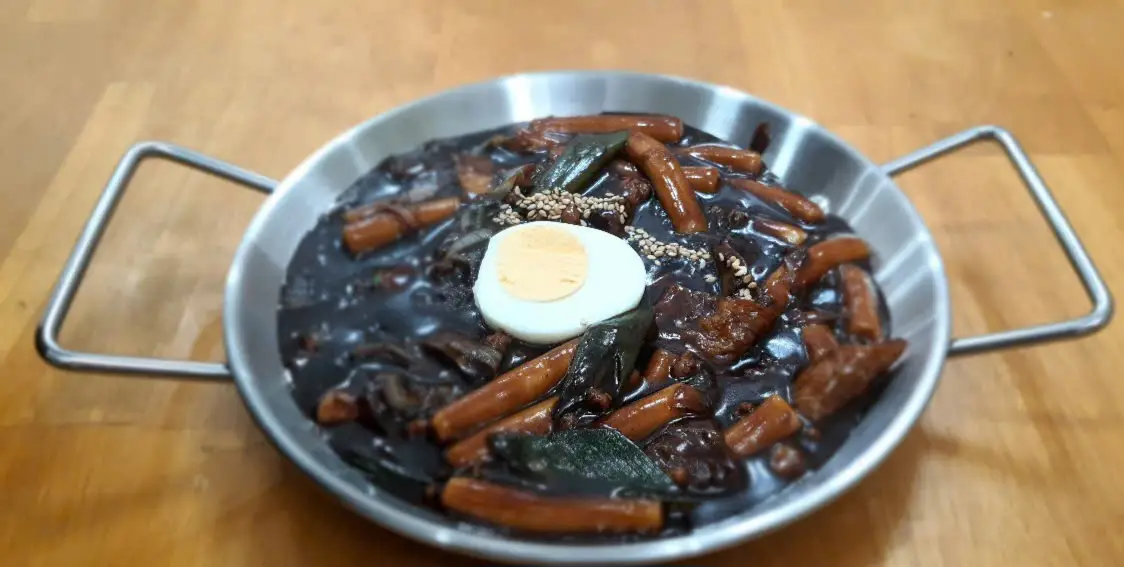 Hình ảnh sốt tương đen topokki(짜장 떡볶이)