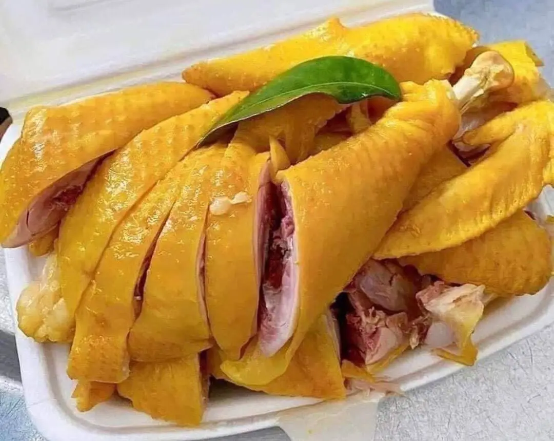 Hình ảnh Nửa con gà ủ muối + nước