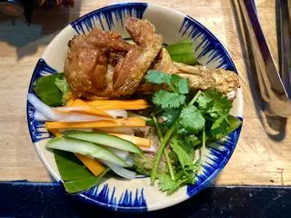 Hình ảnh Xôi Đùi Gà Sốt Mắm