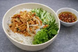 Hình ảnh Bún thịt nướng chay