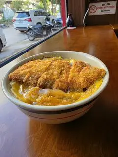Hình ảnh Cơm thịt chiên xù katsudon tặng kèm canh miso