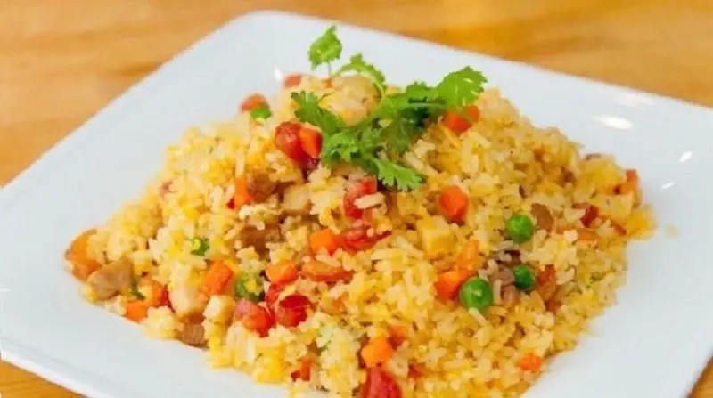 Hình ảnh Cơm chiên dương châu + Bò lúc lắc