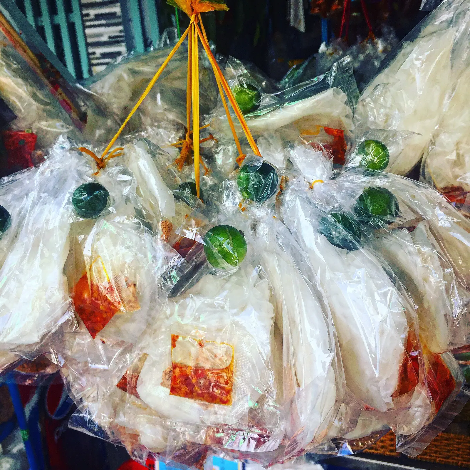 Hình ảnh xâu bánh tráng vò sa tế