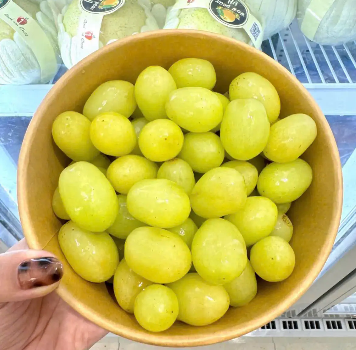Hình ảnh Box nho xanh Úc 400gr siêu đỉnh giòn ngọt lịm